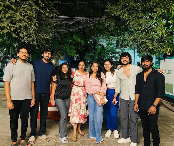 பவித்ரா பிறந்தநாள்; கும்பலாக வந்து கொண்டாடிய பிக் பாஸ் பிரபலங்கள்!