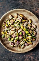 what happens to your body when you eat pistachios daily 
