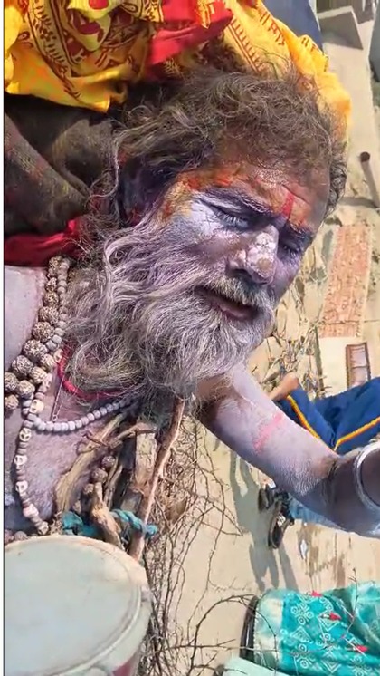 <p>'कांटो वाले बाबा' का असली नाम रामचंद्र दास है। उनकी उम्र 65 वर्ष है। वह गोरखपुर के रहने वाले हैं।</p>
