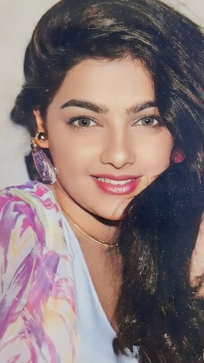 <p>ममता कुलकर्णी का जन्म 20 अप्रैल 1972 को मुंबई के वर्सोवा में हुआ। उन्होंने अपनी प्रारंभिक शिक्षा सरकारी स्कूल से की, और फिर सेंट जोसेफ कॉन्वेंट हाई स्कूल से 10वीं तक पढ़ाई की।</p>
