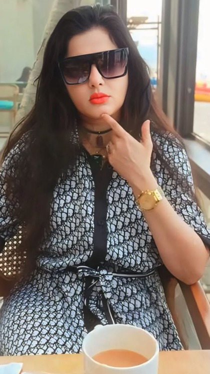 <p>ममता कुलकर्णी, जो एक समय बॉलीवुड की हॉट एक्ट्रेस के रूप में मशहूर थीं, आजकल महाकुंभ 2025 में अपनी नई भूमिका को लेकर चर्चा में हैं। आइए जानते हैं उनकी शिक्षा और करियर के बारे में।</p>

