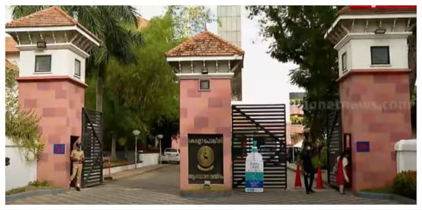 സഹപ്രവർത്തകയോട് ലൈംഗികാതിക്രമം, പ്രതിയായ പൊലീസുകാരനിൽ നിന്ന് കൈക്കൂലി വാങ്ങിയ പൊലീസുകാർക്ക് സസ്പെൻഷൻ