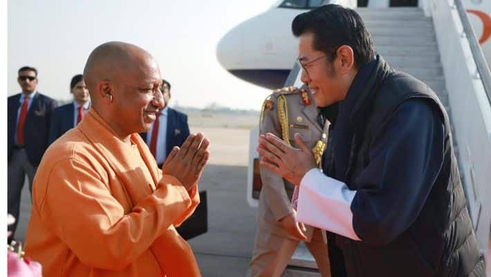 Bhutan King Visits Lucknow for mahakumbh mela Receives Grand Welcome from CM Yogi 