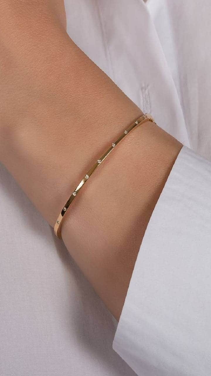 Gold bracelet for office at cheap price