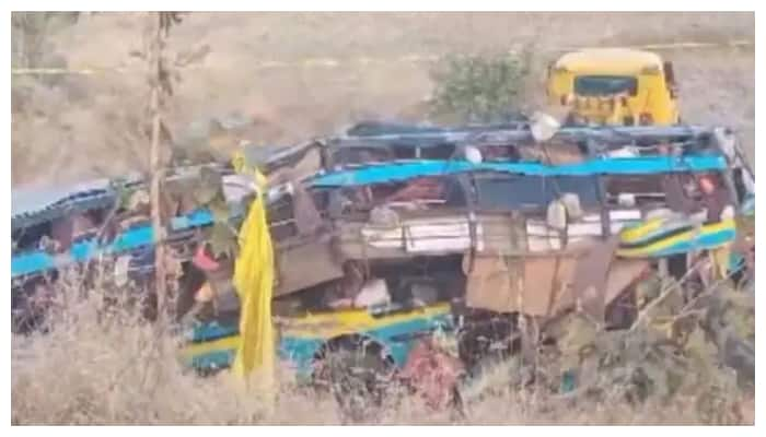 UP: Bus carrying 55 pilgrims to Maha Kumbh hits vehicle on NH-2, eight injured shk