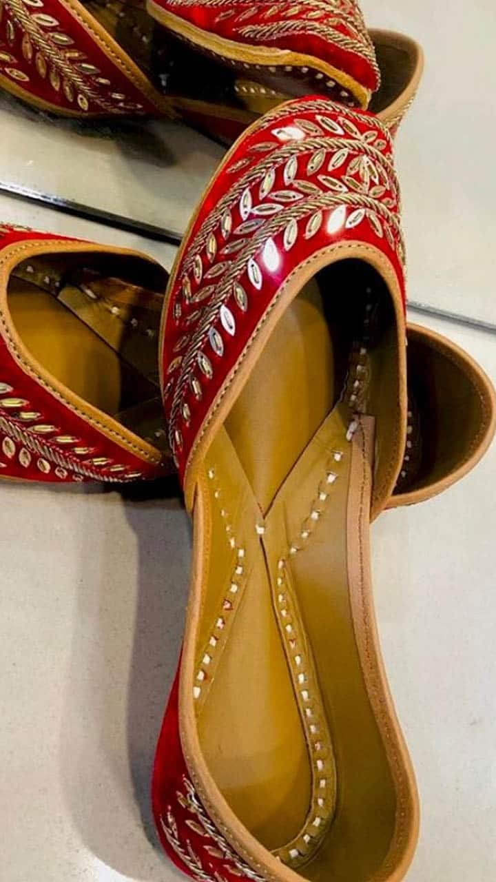 5 trending Rajasthani Traditional Shoes to Give the Bride a Stylish Look