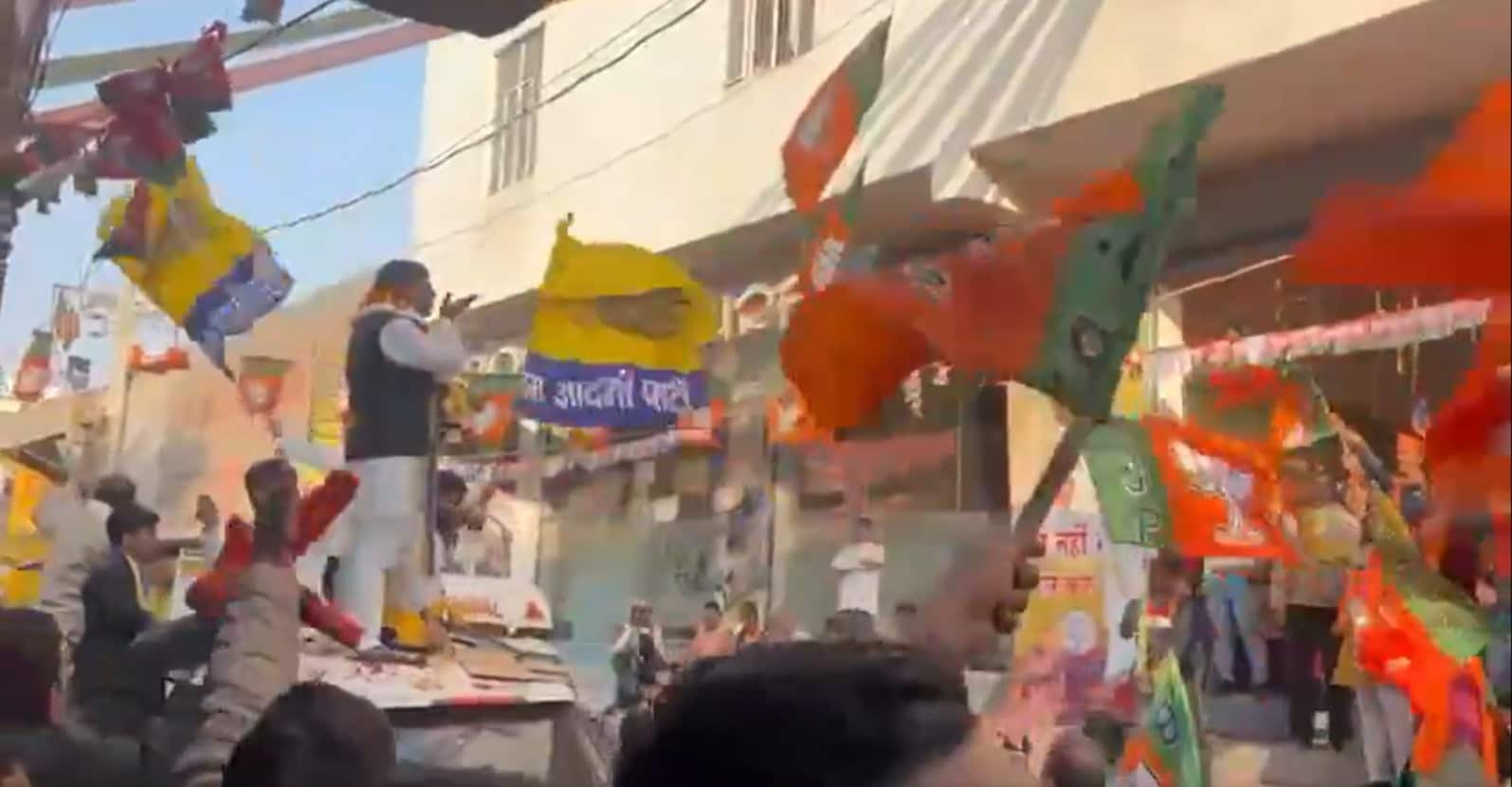 AAP MLA Dinesh Mohaniya blows flying kisses at women during Delhi poll campaign, booked (WATCH) shk