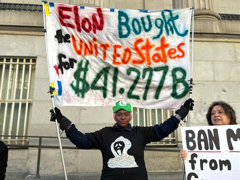 'Deport Elon, reject fascism': Protests intensity across US against Trump, Musk's DOGE, USAID shutdown (WATCH)