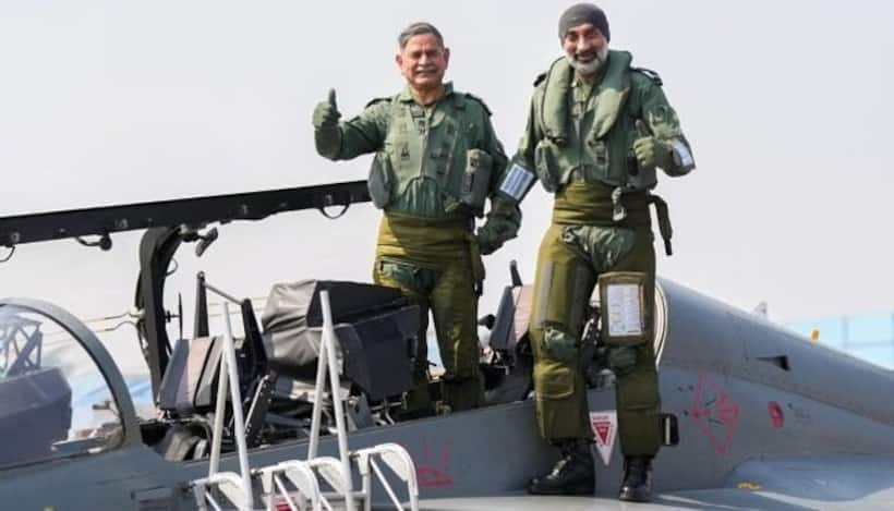 IAF and Army chiefs make history with joint flight in Tejas fighter jet (WATCH)