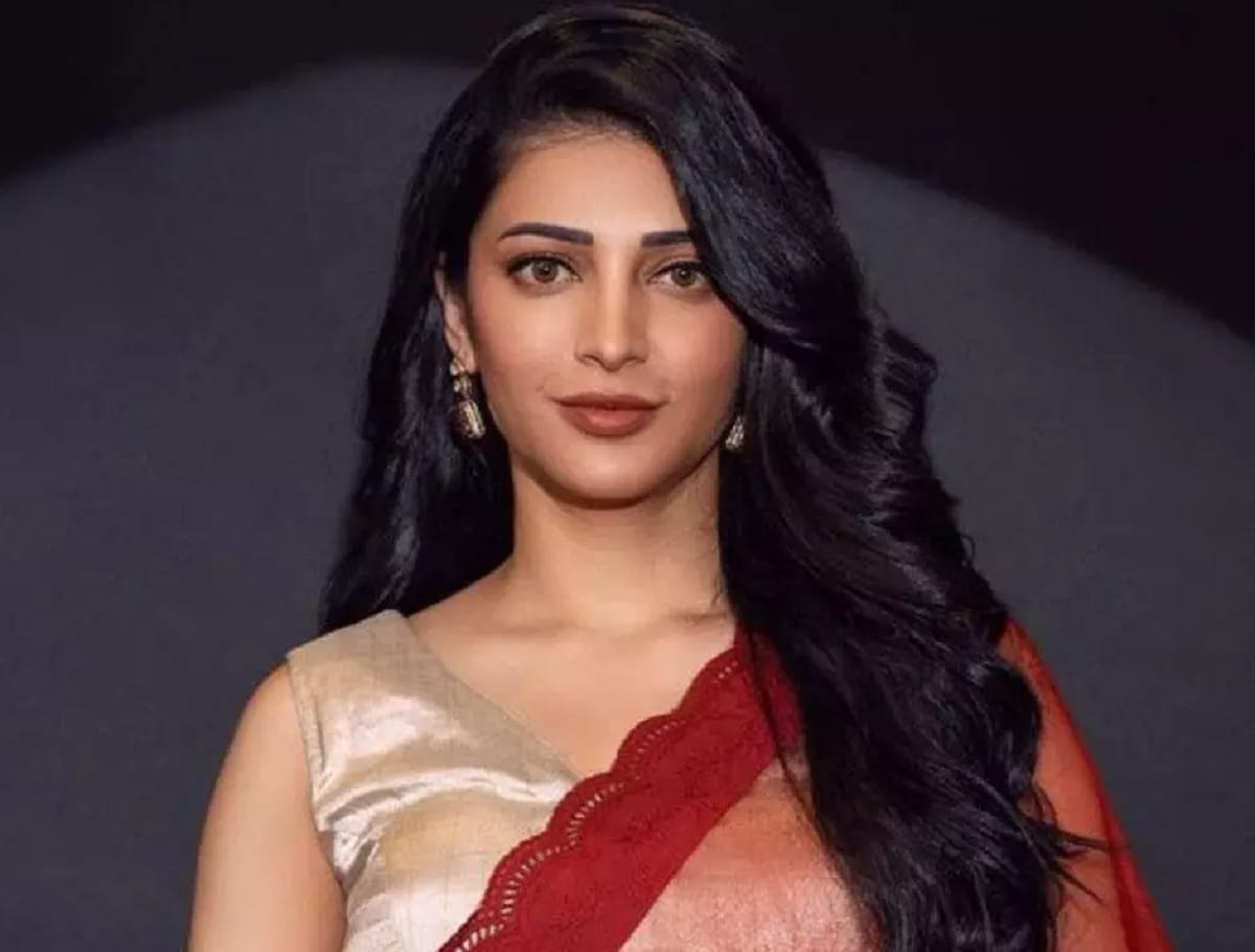 janaNayagan movie update unconfirmed says that shruthi haasan to be play a key role vijay movie