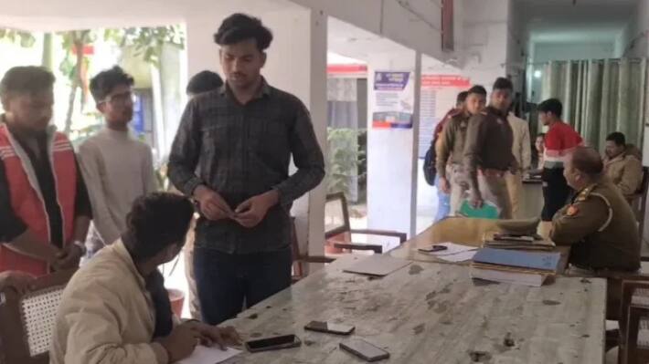 Etawah news bajrang dal attack brother sister valentines week