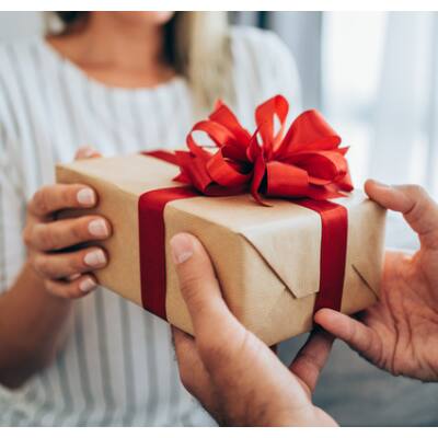 Relationship: ఎవరికైనా ఇలాంటి బహుమతులు ఇస్తున్నారా? వారితో మీ రిలేషన్ ముగిసినట్లే..!