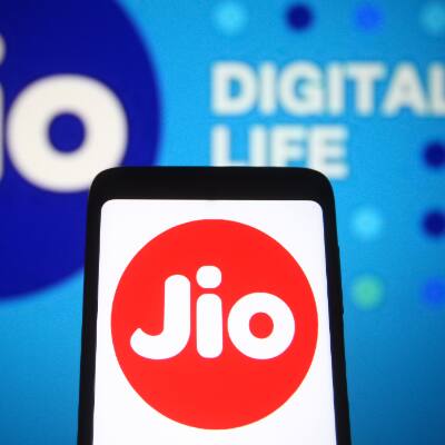 Jio Starter Pack: జియో బంపర్ ఆఫర్..స్టార్టర్ ప్యాక్‌ తో అన్ని అన్‌ లిమిటెడ్‌..  ఫ్రీగా ఫైబర్ సేవలు కూడా