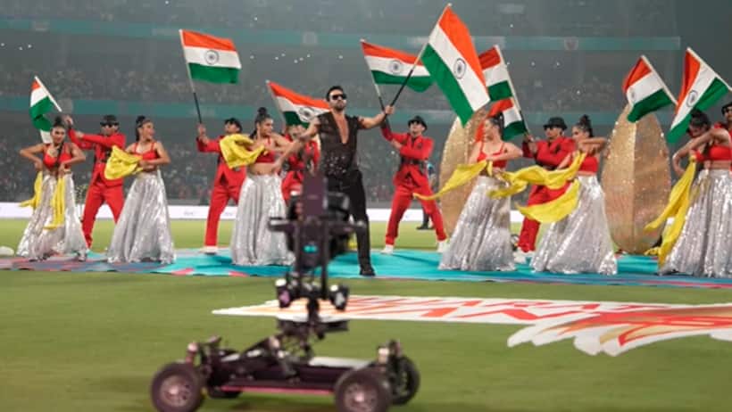 Ayushmann Khurrana perform on Maa Tujhe Salaam at WPL 2025 inauguration