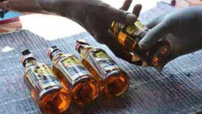 up Moradabad liquor discount crowd holi stock new excise policy up Moradabad liquor discount crowd holi stock new excise policy