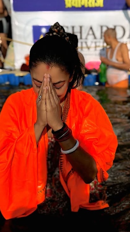 Anupamaa performs rituals at the Ganges
