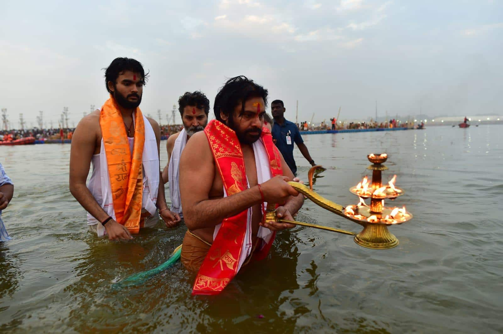 மகா கும்பமேளாவில் பங்கேற்பு