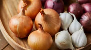This is all you need to do to keep onions from spoiling This is all you need to do to keep onions from spoiling