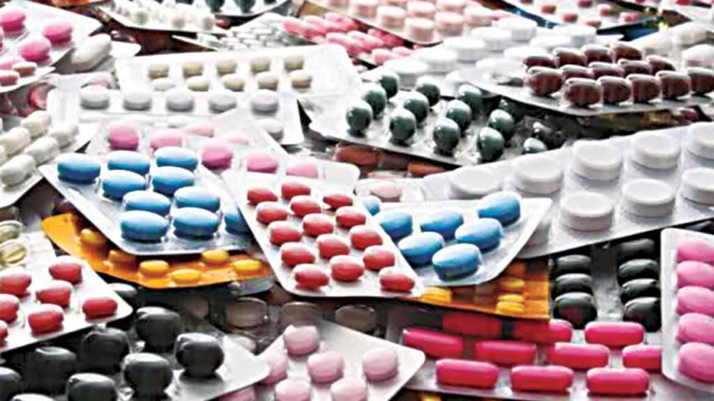 Should You Take Pills on an Empty Stomach? Heres What Happens