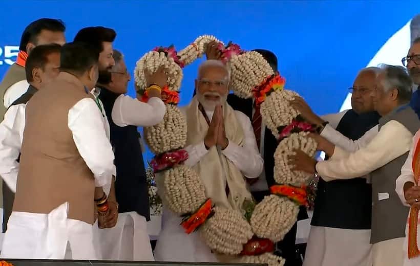 PM Modi gets felicitated with unique Makhana garland in Bihar's Bhagalpur (WATCH)
