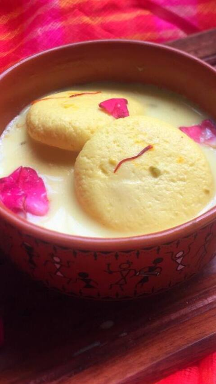 फाटलेल्या दूधापासून तयार करा टेस्टी Rasmalai, वाचा रेसिपी | Rasmalai ...