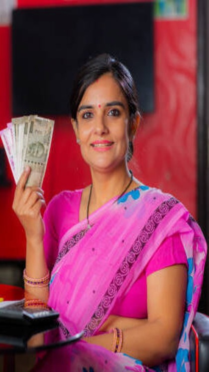 <p><strong>Government Scheme:</strong> महिलाओं के लिए भारत सरकार और राज्य सरकारों की टॉप 5 योजनाएं! जानें लाड़ली बहना, माझी लाडकी बहिन योजना, महतारी वंदन योजना और अन्य योजनाओं का लाभ कैसे लें।</p>
