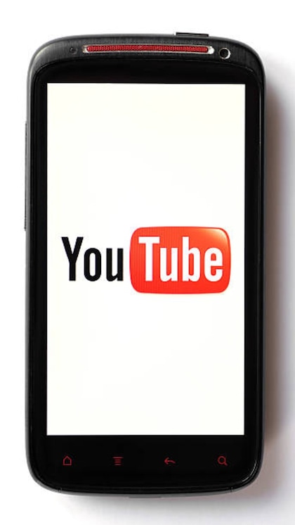 <p>YouTube बदलाव के तहत अब विज्ञापन-बेस्ड मॉडल से हटकर सब्सक्रिप्शन-बेस्ड कंटेंट पर फोकस करेगी। इससे यूजर्स को Netflix और Amazon Prime की तरह YouTube पर भी पेड कंटेंट देखने को मिलेगा।<br />
 </p>
