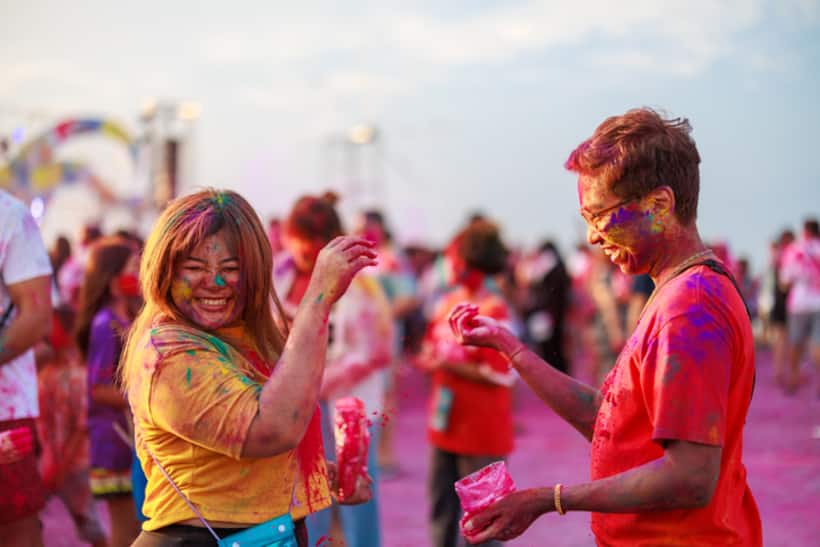  Holi 2025 makeup guide: How to look glamorous while protecting your skin  