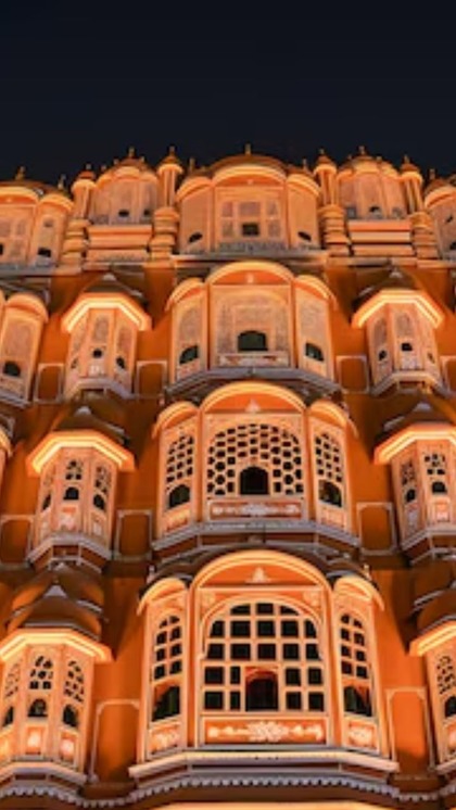 How many windows are there in Hawa Mahal?