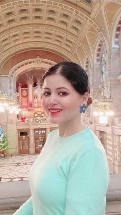 <p>सिमाला प्रसाद, एक नाम जो एक्टिंग और प्रशासन दोनों में अपनी छाप छोड़ चुका है। बिना किसी कोचिंग के UPSC में AIR 51 हासिल करने वाली यह महिला अधिकारी अब मध्य प्रदेश में पोस्टेड हैं।</p>

