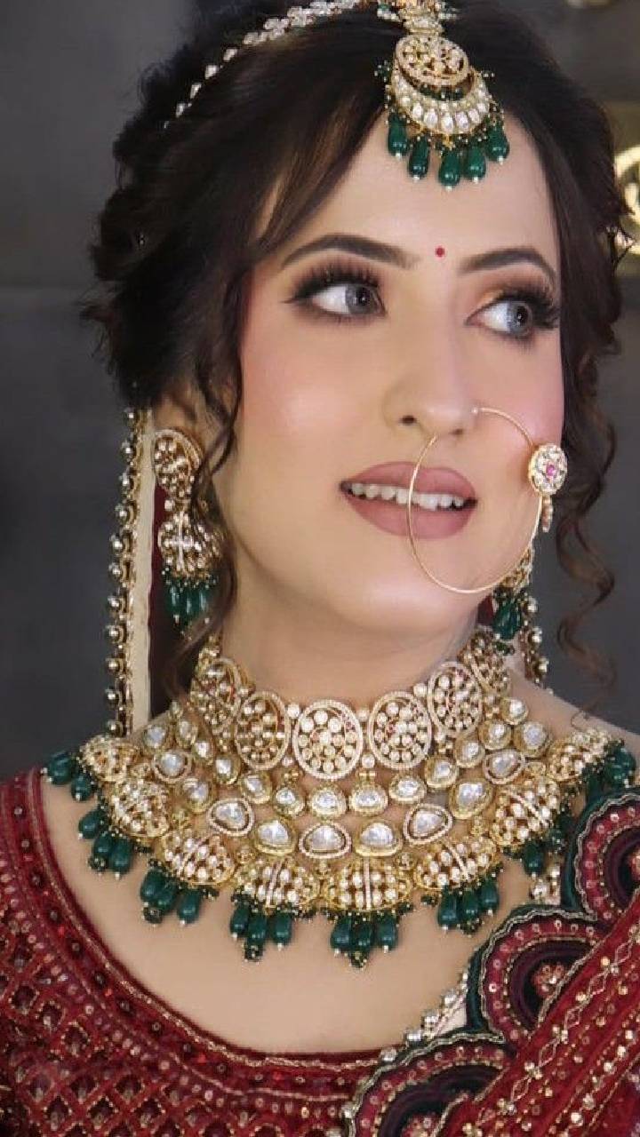 Green Necklace Ideas for Red Maroon Wedding Dress kvn