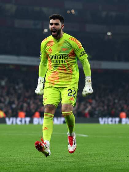 Goalkeeper: David Raya