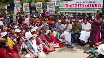 asha workers protest latest news day-night strike in trivandrum passed one month Secretariat blockade next Monday