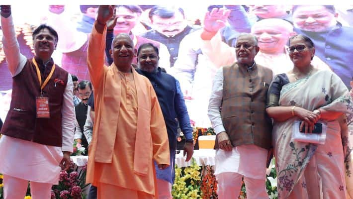 CM Yogi Adityanath Reveals How He Freed Prayagraj Ancient Sites from Mafia mrq