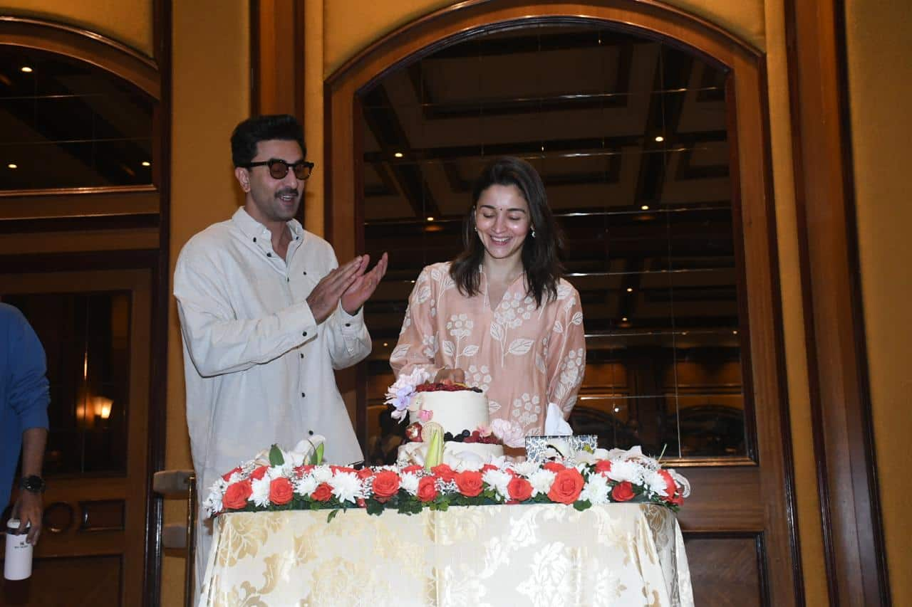 Alia Bhatt Birthday Celebration Unseen Photos with Ranbir Kapoor Kiss