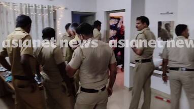 Police sudden raid across residence of college students in Kochi Kalamassery area Police sudden raid across residence of college students in Kochi Kalamassery area