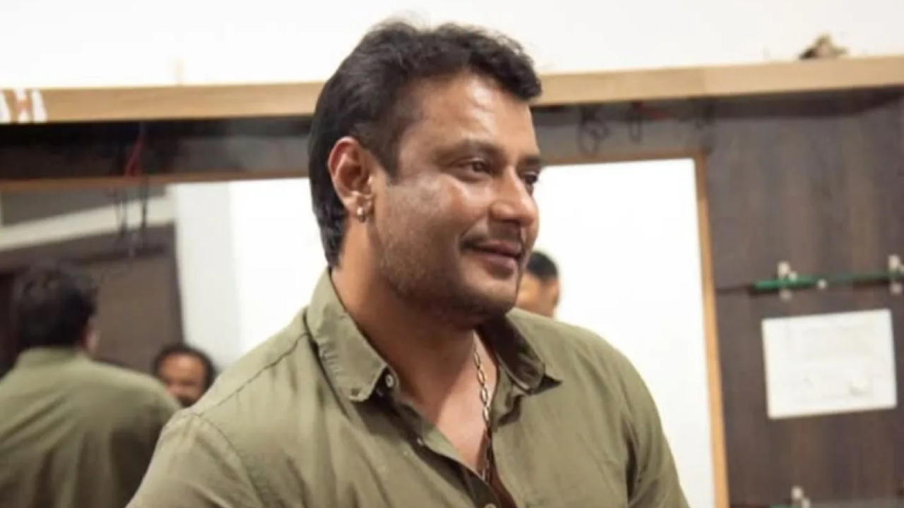 ಫ್ಯಾನ್ಸ್‌ಗೂ 'ದರ್ಶನ' ನೀಡಲಿಲ್ಲ, ಧನ್ವೀರ್ ಜೊತೆ ನಿಲ್ಲಲ್ಲಿಲ್ಲ: ದರ್ಶನ್ ಈ ನಡೆ ರಹಸ್ಯ ಬಯಲು..!