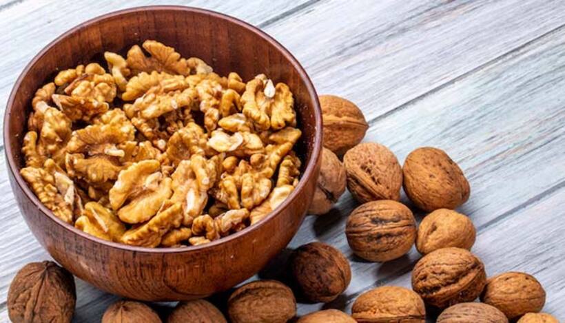 What is the right way to eat Walnuts? Health benefits, risks, daily limit explained