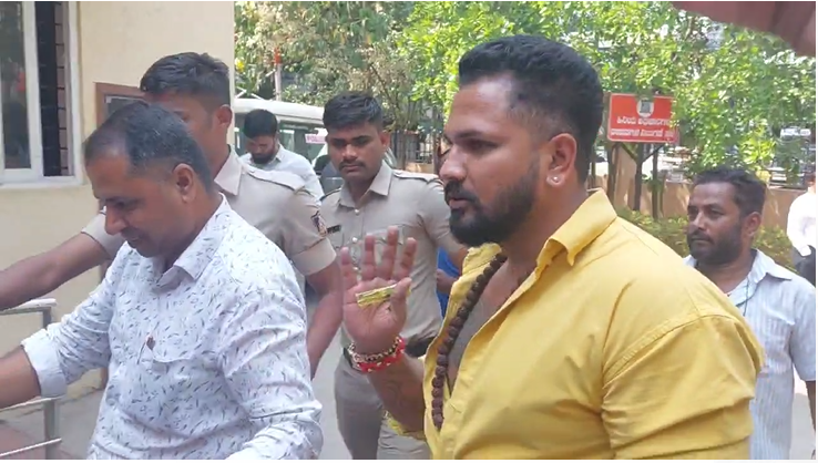 ಪರಪ್ಪನ ಅಗ್ರಹಾರ ಜೈಲುಕಂಬಿ ಎಣಿಸಿದ ದರ್ಶನ್ ಫ್ಯಾನ್ಸ್ ರಜತ್, ವಿನಯ್‌ಗೌಡಗೂ ಸಿಕ್ತು ಜೈಲೂಟದ ರುಚಿ!