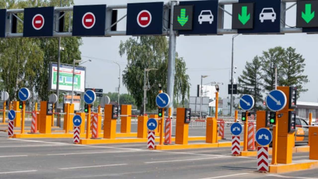Top-10 Toll Plazas: कौन सा हाईवे बना पैसों की खान और क्यों हो रही जबरदस्त कमाई?