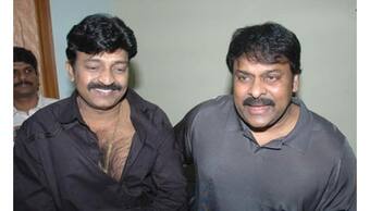 రాజశేఖర్ కి జరిగిన సంఘటన రిపీట్, చిరంజీవిని ఒక్క మాట అన్నందుకు నటి కారుపై ఫ్యాన్స్ అటాక్, ఏం జరిగిందంటే ?