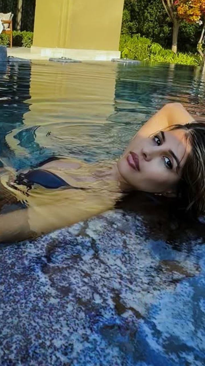 Jasmin Walia Dazzles Hardik Pandya Fans With Poolside Photos kvn