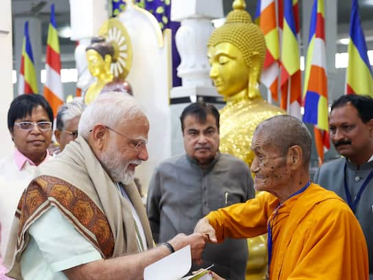 PM Modi Nagpur Visit Speech Highlights Affordable Healthcare and Education details in telugu VNR