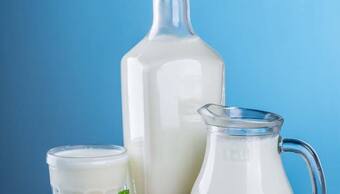 Milk: రాత్రి పడుకునే ముందు పాలల్లో నెయ్యి వేసుకొని తాగితే ఏమౌతుంది?