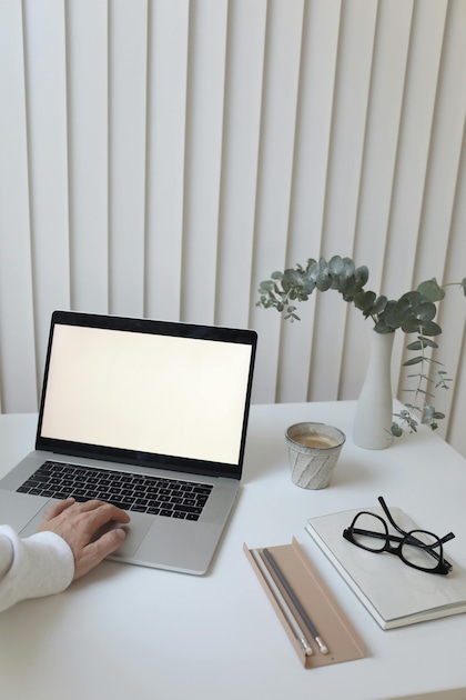 Keep Your Desk Clutter-Free