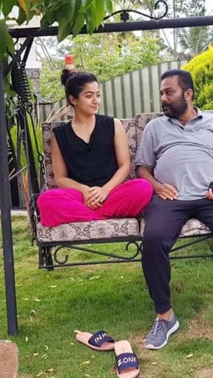 <p>రష్మిక ఇల్లు హైదరాబాద్‌లోని గచ్చిబౌలిలో ఉంది, చూడటానికి చాలా అందంగా ఉంటుంది.</p>
