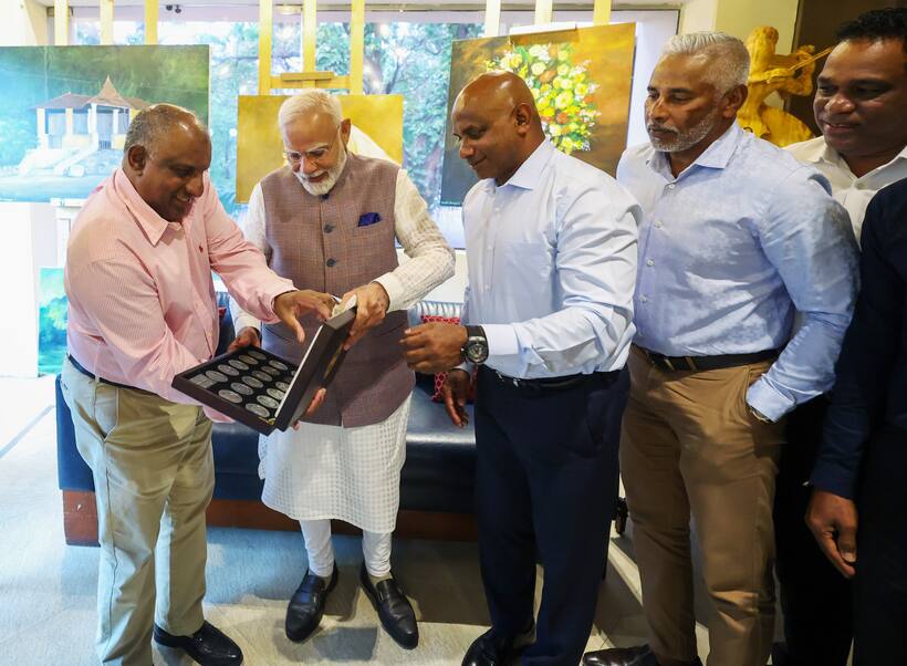 1996 వరల్డ్ కప్ గెలిచిన శ్రీలంక దిగ్గజాలతో ప్రధాని మోడీ.. వీడియో ఇదిగో