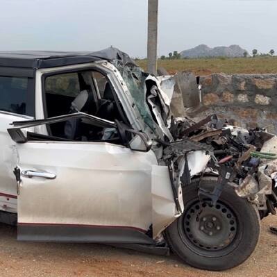 AP Road Accident : అయ్యో పాపం.. కవల పిల్లలను శాశ్వతంగా దూరంచేసిన రోడ్డు ప్రమాదం.. తల్లిదండ్రులు సహా సోదరి దుర్మరణం