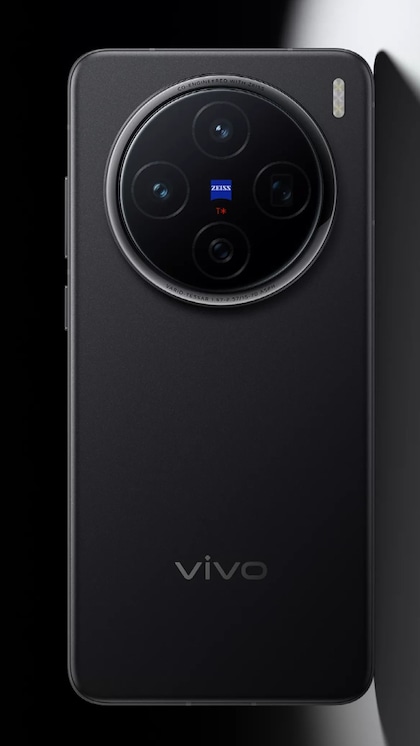 2. Vivo X200 (Rs 65,999)
