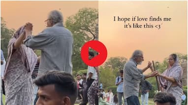 Elderly Couple Dances To Students Singing Romantic Songs At Delhi Park gow Elderly Couple Dances To Students Singing Romantic Songs At Delhi Park gow